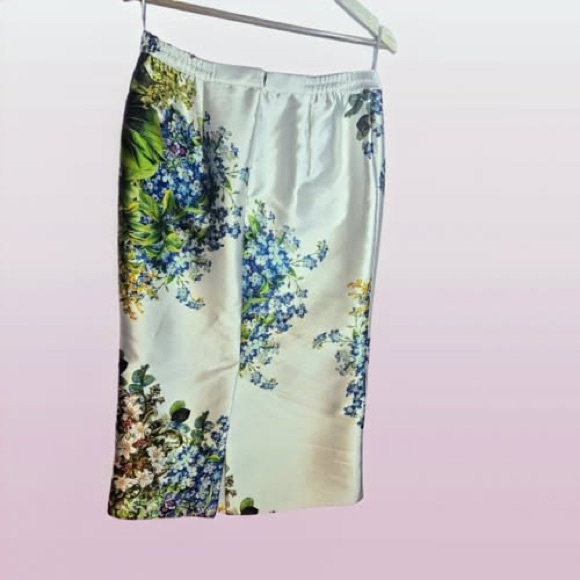 White Lotus Vibes! Floral Print Women's Skirt - Picture 5 of 5